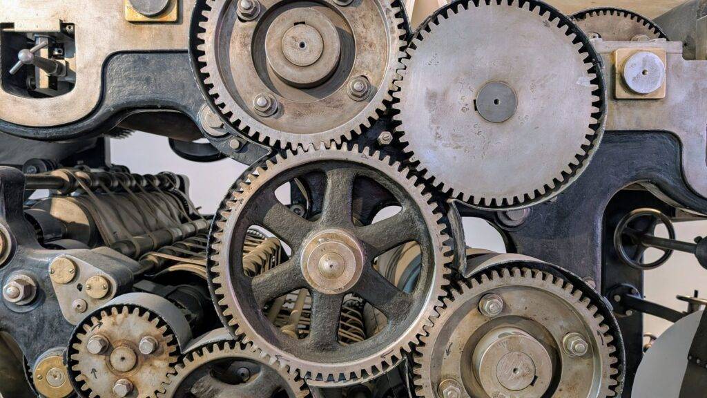 Engranajes industriales metálicos: transmisión mecánica y fabricación a plano