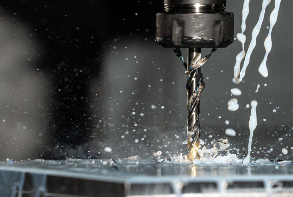 Mecanizado CNC con refrigerante para fabricación a plano