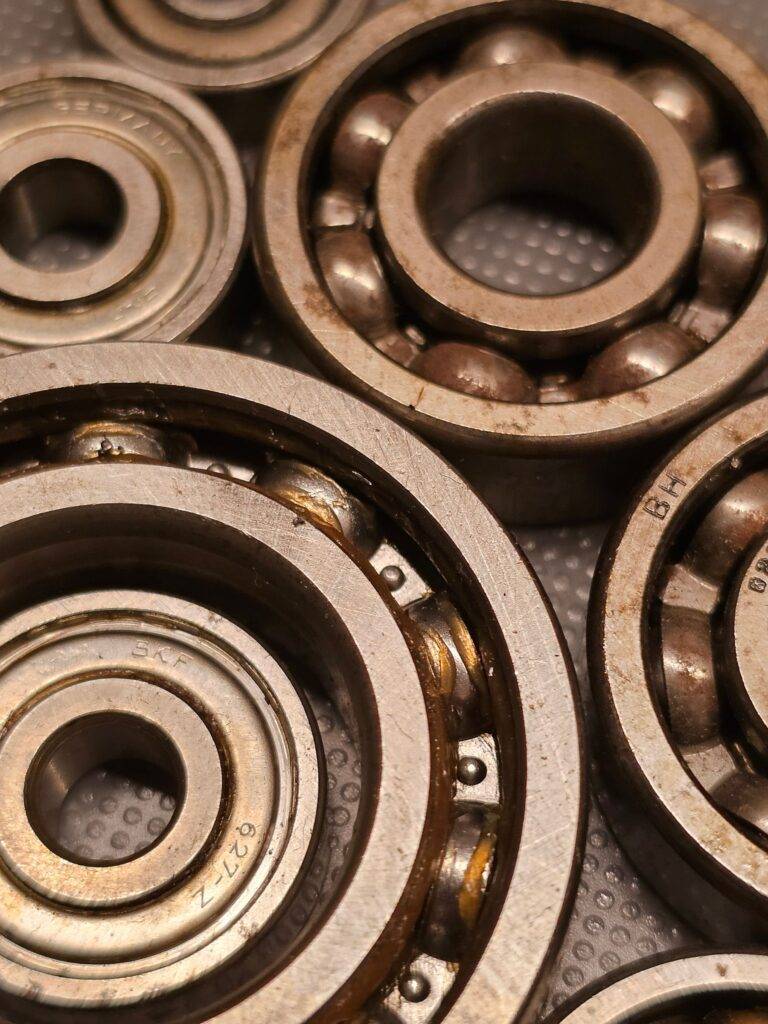 Rodamientos de bolas industriales en primer plano